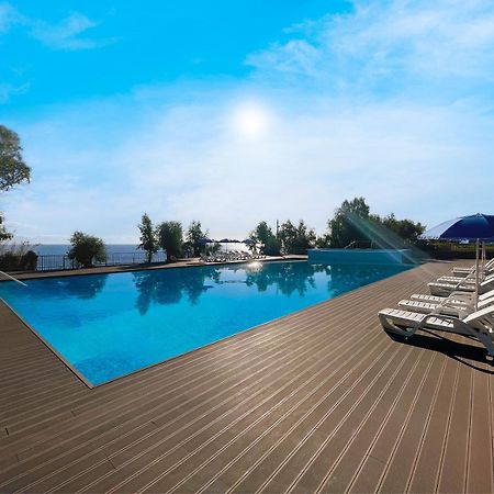 Il Pampaleone Glamping And Resort 阿奇雷亚莱 外观 照片