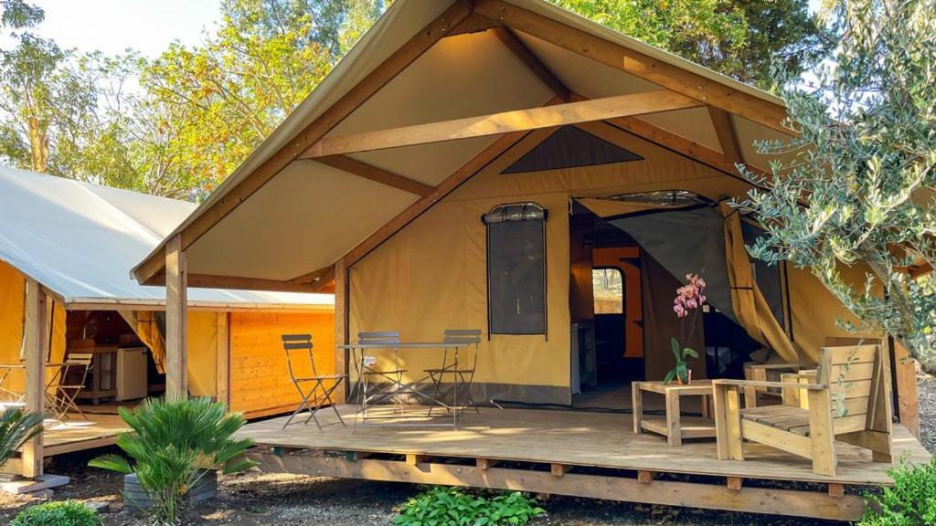 Il Pampaleone Glamping And Resort 阿奇雷亚莱 外观 照片