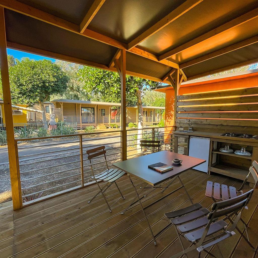 Il Pampaleone Glamping And Resort 阿奇雷亚莱 外观 照片