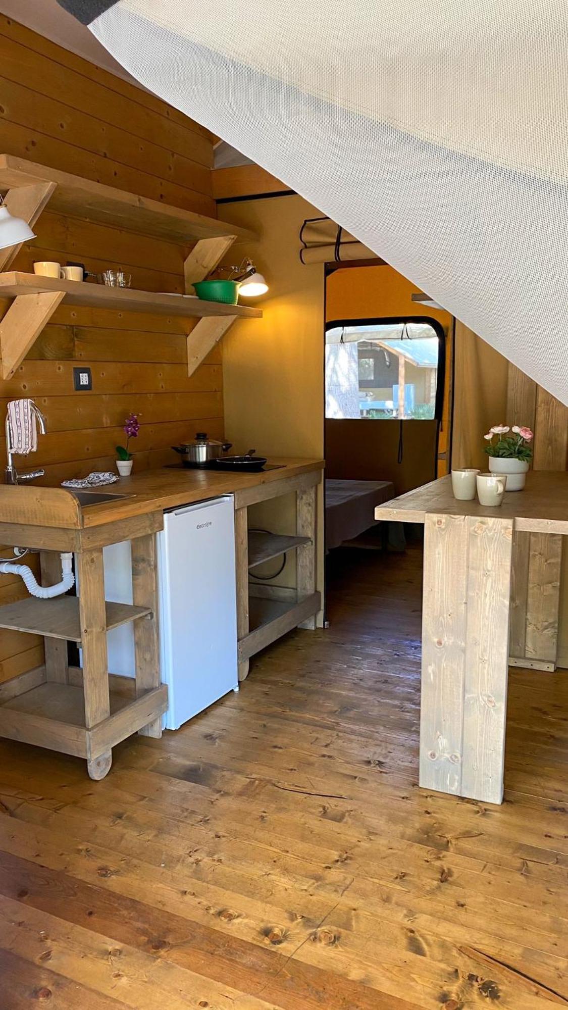 Il Pampaleone Glamping And Resort 阿奇雷亚莱 客房 照片