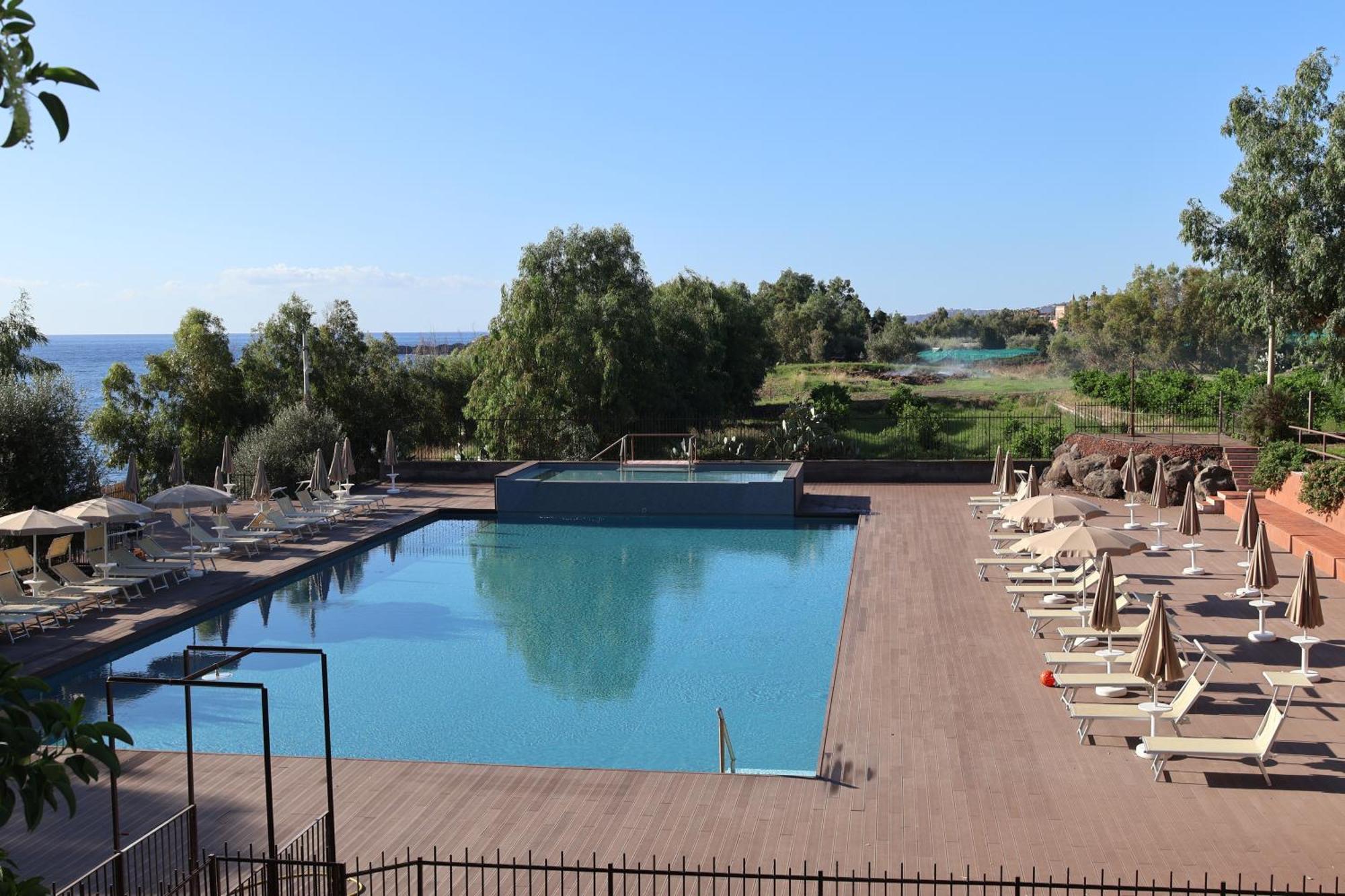 Il Pampaleone Glamping And Resort 阿奇雷亚莱 外观 照片